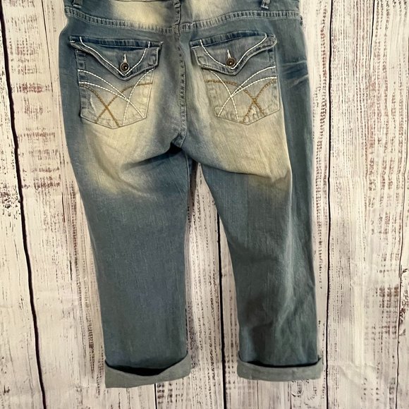 Women's Red Rivet Distressed Knee or Ankle Length Jeans - Picture 4 of 6